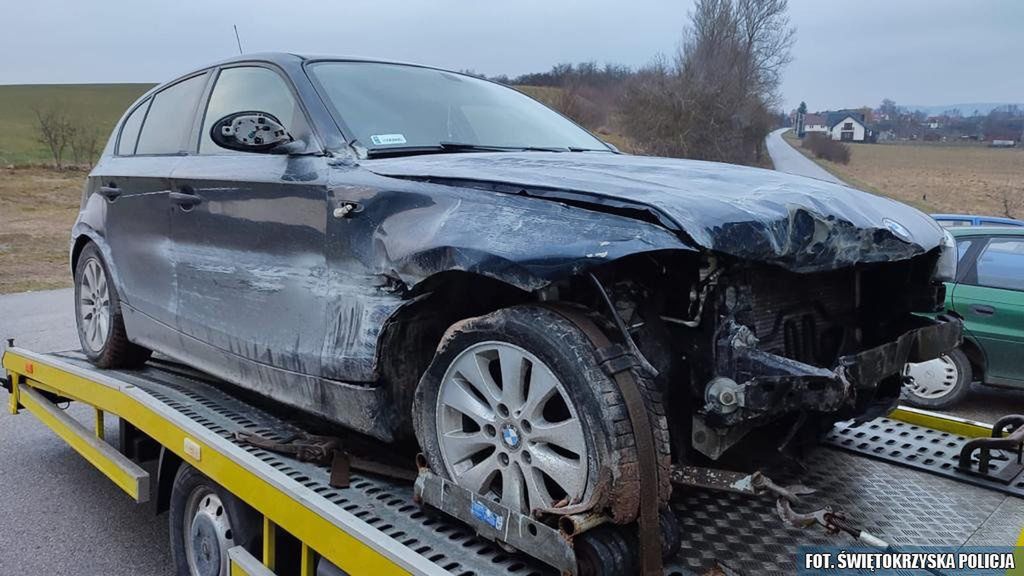 Policja zauważyła BMW na lawecie. Wiedzieli, że coś jest nie tak