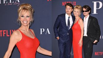 55-letnia Pamela Anderson zachwyca w dopasowanej sukni na premierze dokumentu Netfliksa. Zabrała na ściankę SYNÓW! (ZDJĘCIA)