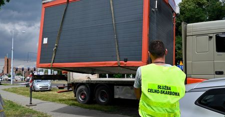Lublin. Nielegalny salon gier zlikwidowany. Potrzebny był dźwig