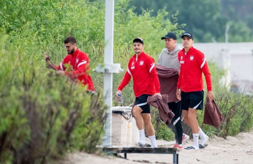 Reprezentacja Polski wraca do ojczyzny i relaksuje się na sopockiej plaży