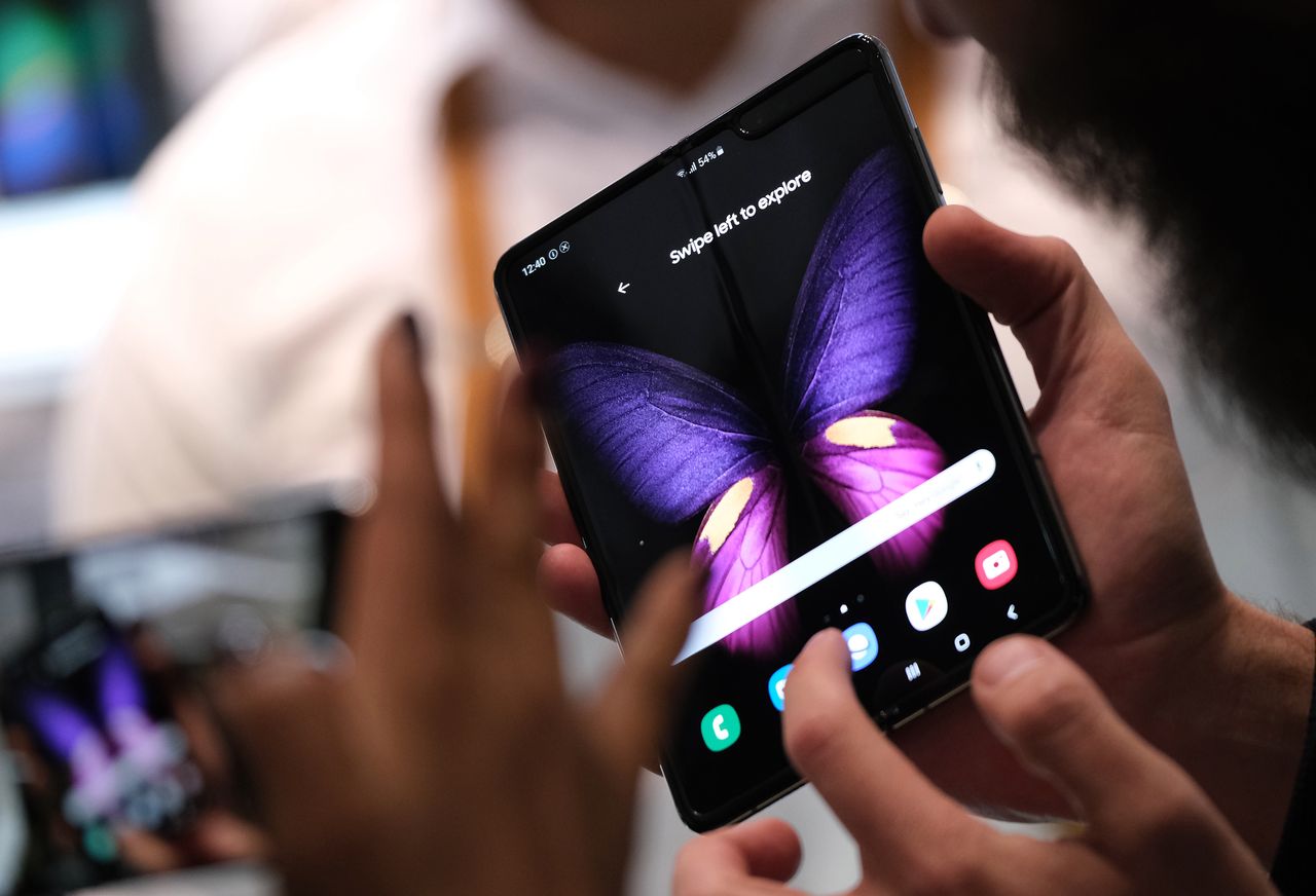 Samsung deklaruje, że "setki" aplikacji zoptymalizowano na potrzeby Galaxy Folda (Getty Images)