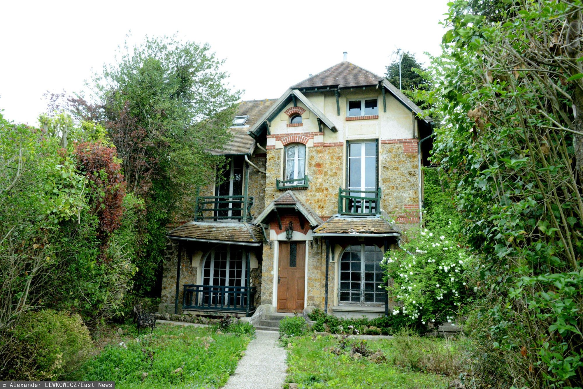 Polska chce kupi? dom Marii Curie-Sk?odowskiejFot. Alexander Lewkowicz/East News, Saint-Remy-les-Chevreuse, Francja, 12.05.2021. Dom Piotra Curie i Marii Curie-Sklodowskiej w Saint-Remy-les-Chevreuse o powierzchni 120 metrow kw. w podparyskim departamencie Yvelines. Nieruchomosc zostala wystawiona na sprzedaz za 790 tys. euro, wymaga remontu, ktorego koszt szacowany jest na 200 tys. euro. 10 bm. wieczorem premier Mateusz Morawiecki poinformowal na Twitterze, iz zlecil dzialania zmierzajace do zakupu domu.Alexander Lewkowicz