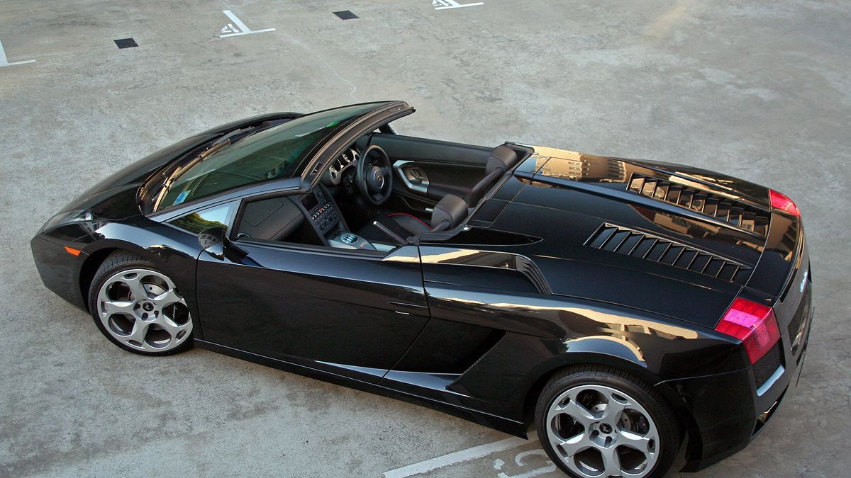 Wayne Rooney dał Carlosowi Tevezowi kluczyki do swojego lamborghini, gdy inni zawodnicy krzywo patrzyli na jego audi