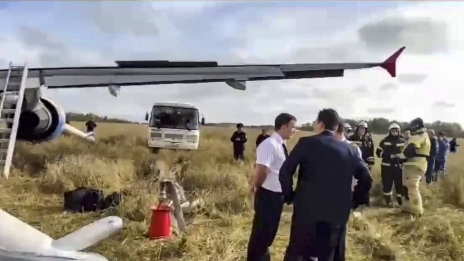 Samolot Airbus ukraińskich linii awaryjnie lądował koło Nowosybirska 