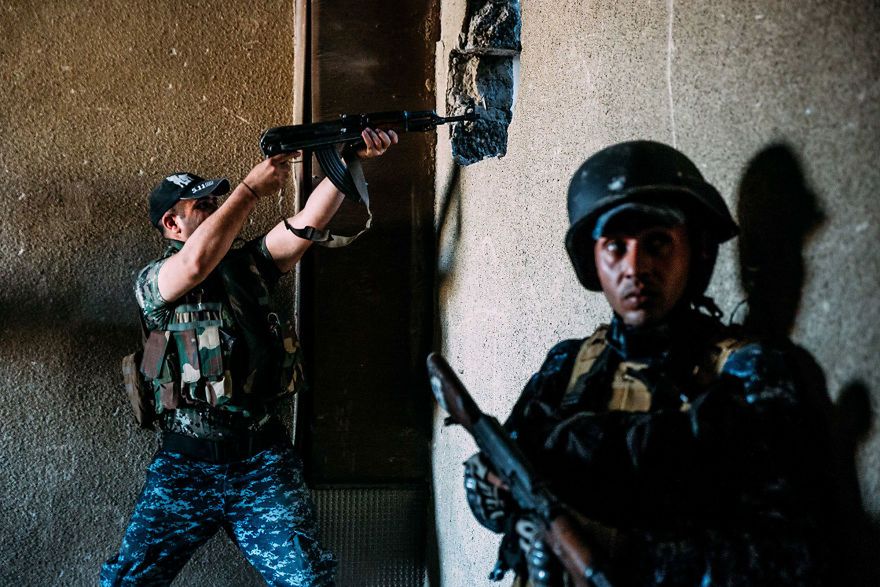 Wymiana ognia między irakijczykami, a bojownikami Państwa Islamskiego.