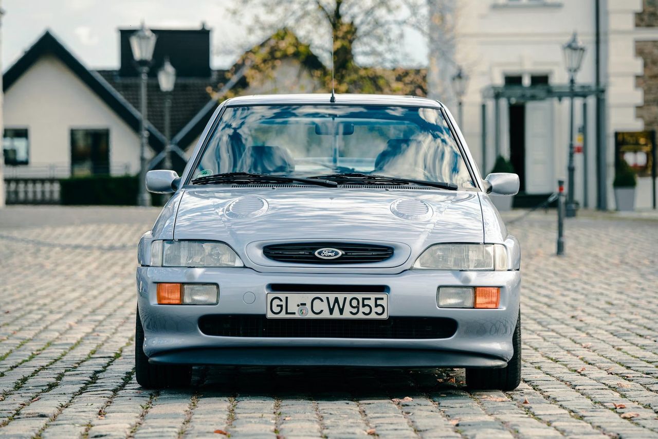 Ostatni Escort RS Cosworth trafił na aukcję. Należał do nie byle kogo