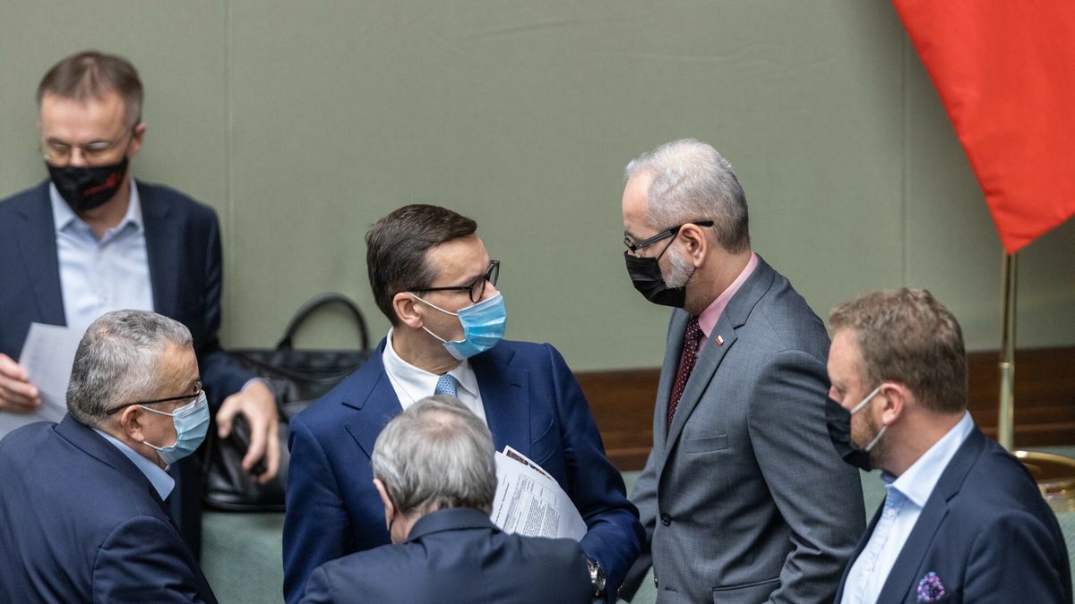 Codziennie bijemy kolejne rekordy zakażeń. Pojawia się pytanie, czy rząd zdecyduje się na wprowadzenie obostrzeń 