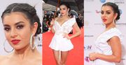 Charli XCX pozuje w krótkiej spódniczce
