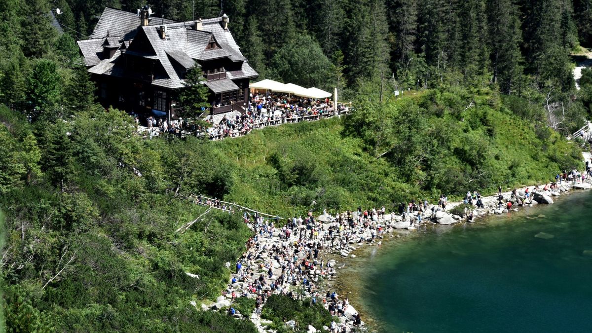 Polskie Tatry Albin Marciniak
PHOTO: ALBIN MARCINIAK / EAST NEWS 30.07.2024 
Turysci, Schronisko nad Morskim Okiem, Tatry,
Albin Marciniak