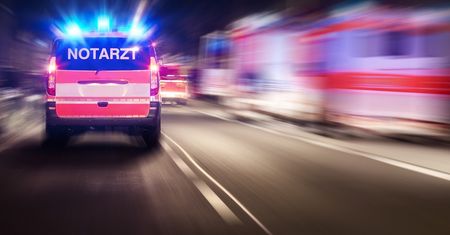 Niemcy. Polak zasnął za kierownicą. Tir z oponami wpadł do rowu