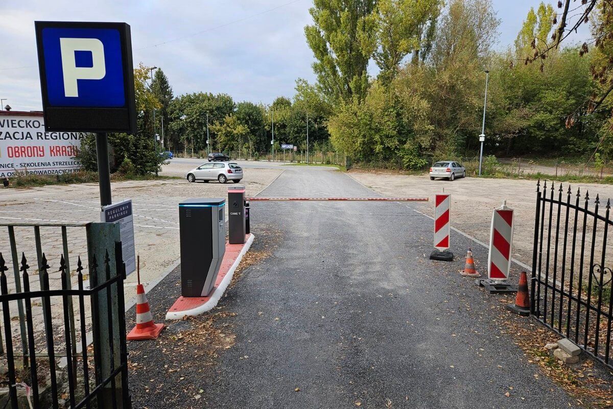 Płatny parking przy WOMP przy ul. Nałęczowskiej w Lublinie