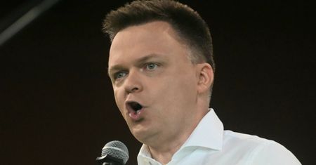 Planował życie w zakonie, wybrał telewizję i politykę. Jakie wykształcenie ma Szymon Hołownia?