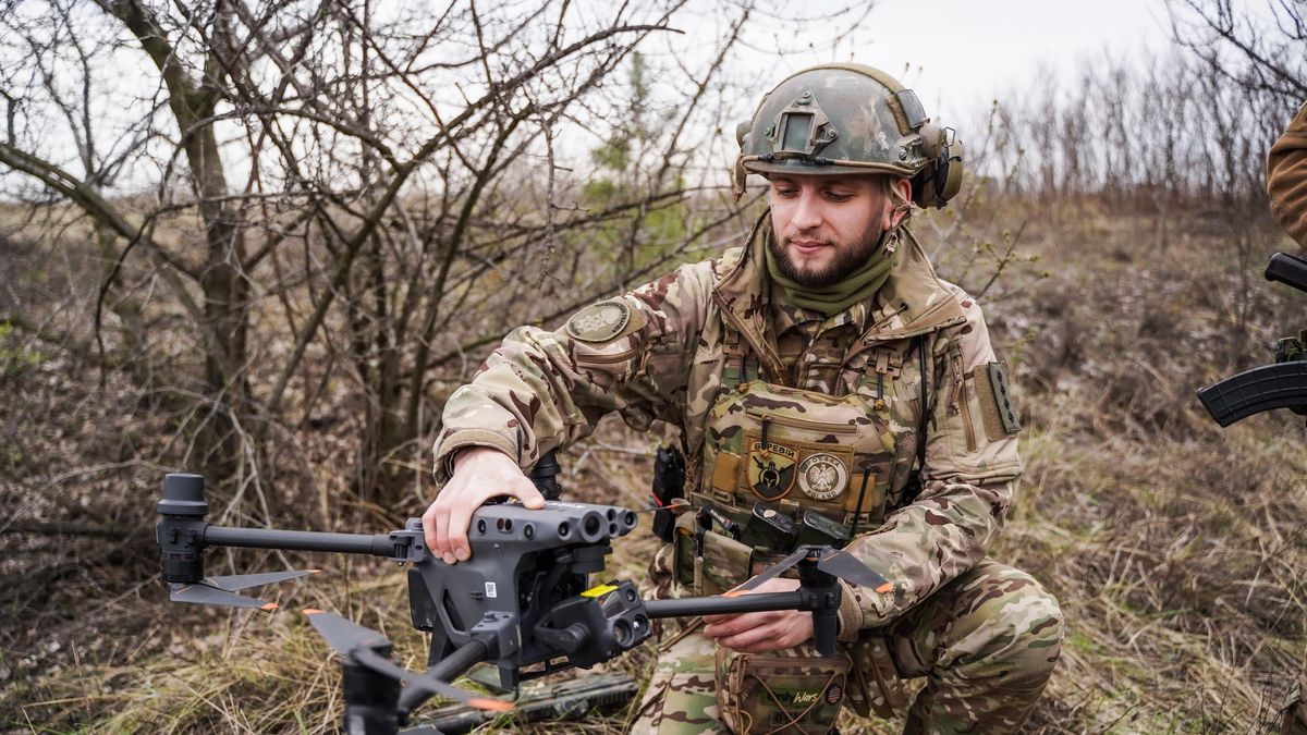 operator dron z ukraińskiego Wywiadu Lotniczego 