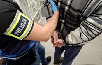 Suwałki: Włamał się do piwnicy. Ukradł alkohol i karmę dla zwierząt