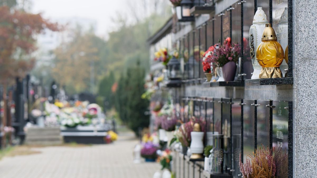 Prochy zmarłych w domu? Watykan odpowiada