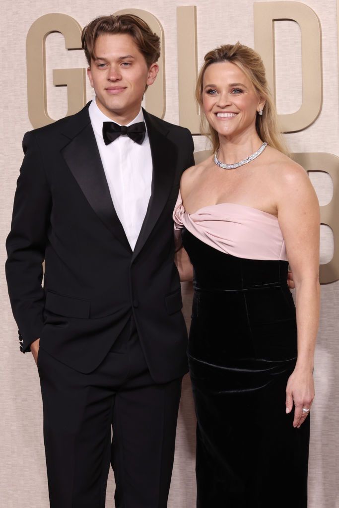 Reese Witherspoon z synem Deaconem na gali rozdania Złotych Globów 2024