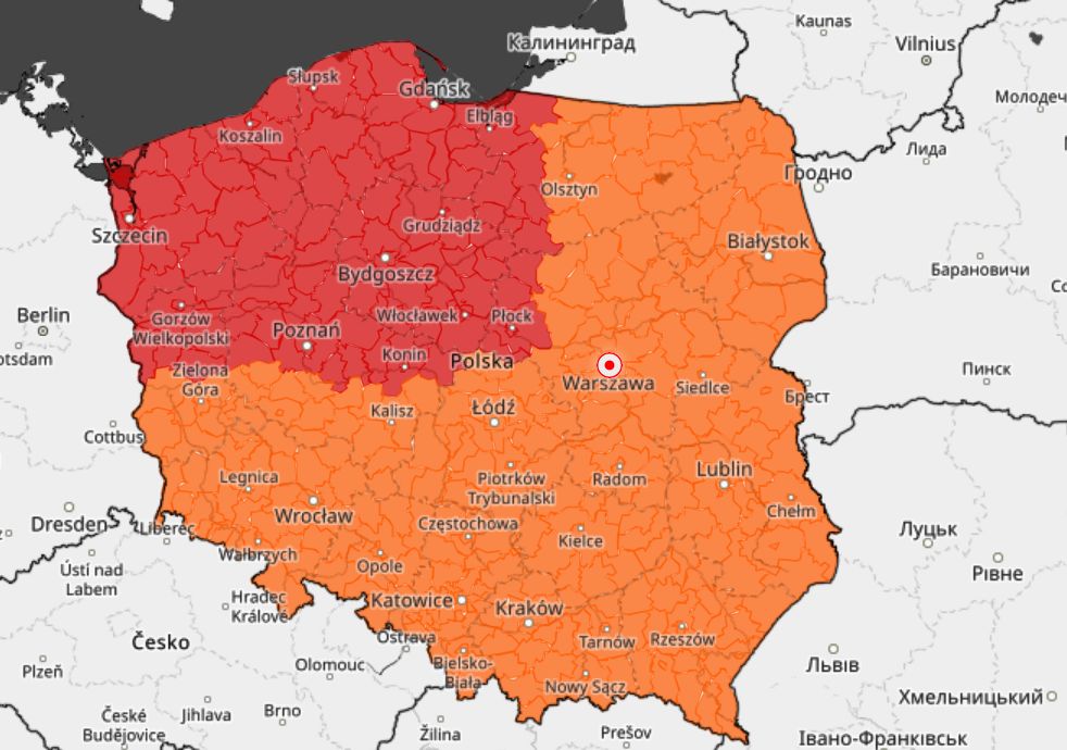 Najwyższy stopień ostrzeżeń IMGW. Wichura nie ustępuje 