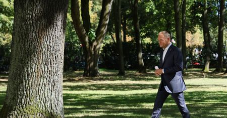 Polska poza strefą euro. Politycy nabierają wody w usta
