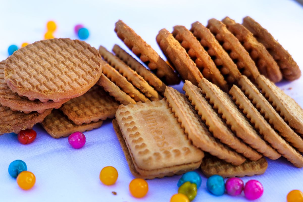 Dark tea biscuits or crackers will work perfectly.