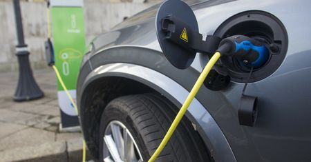 Ceny ładowania elektryków. Na rynku widać zmiany