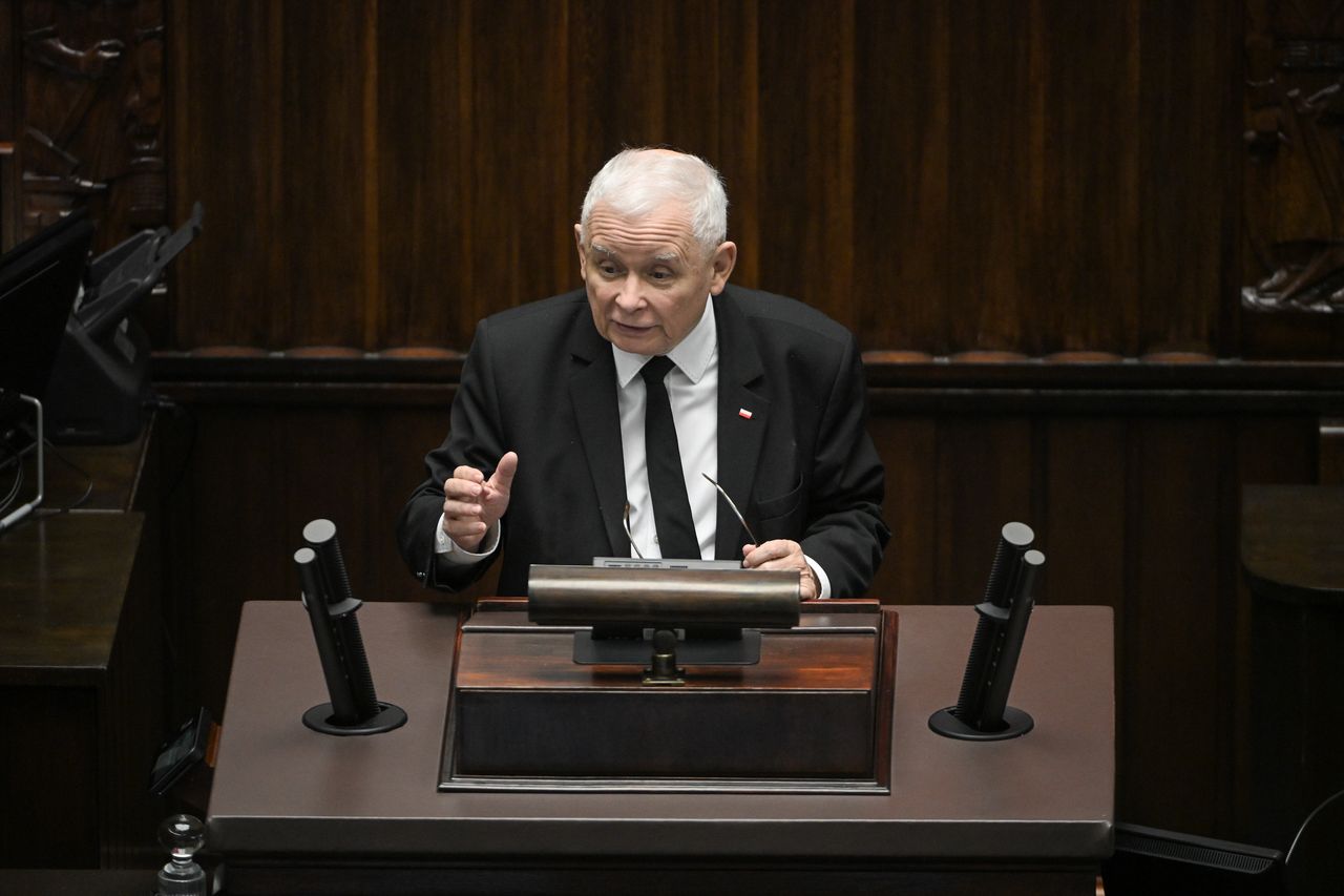 Kaczyński nagle wyszedł na mównicę. Zakpił z wiceministra [RELACJA NA ŻYWO]