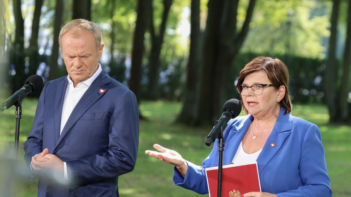 Konferencja prasowa premiera w sprawie aborcji
30.08.2024 Warszawa konferencja prasowa premiera Donalda Tuska, ministra  sprawiedliwosci Adama Bodnara, ministry zdrowia Izabeli Leszczyny fot. Jacek Dominski/REPORTER
n/z: , Donald Tusk, Izabela Leszczyna
Jacek Dominski/REPORTER