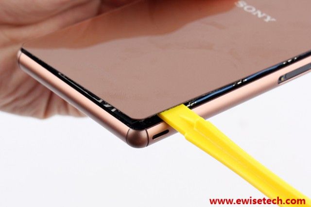 W skrócie: Xperia Z3 w częściach, testy OnePlus One i rękawiczki Bluetooth 8