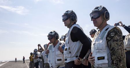 Sygnał dla Iranu? Witkoff i Kushner na USS Abraham Lincoln