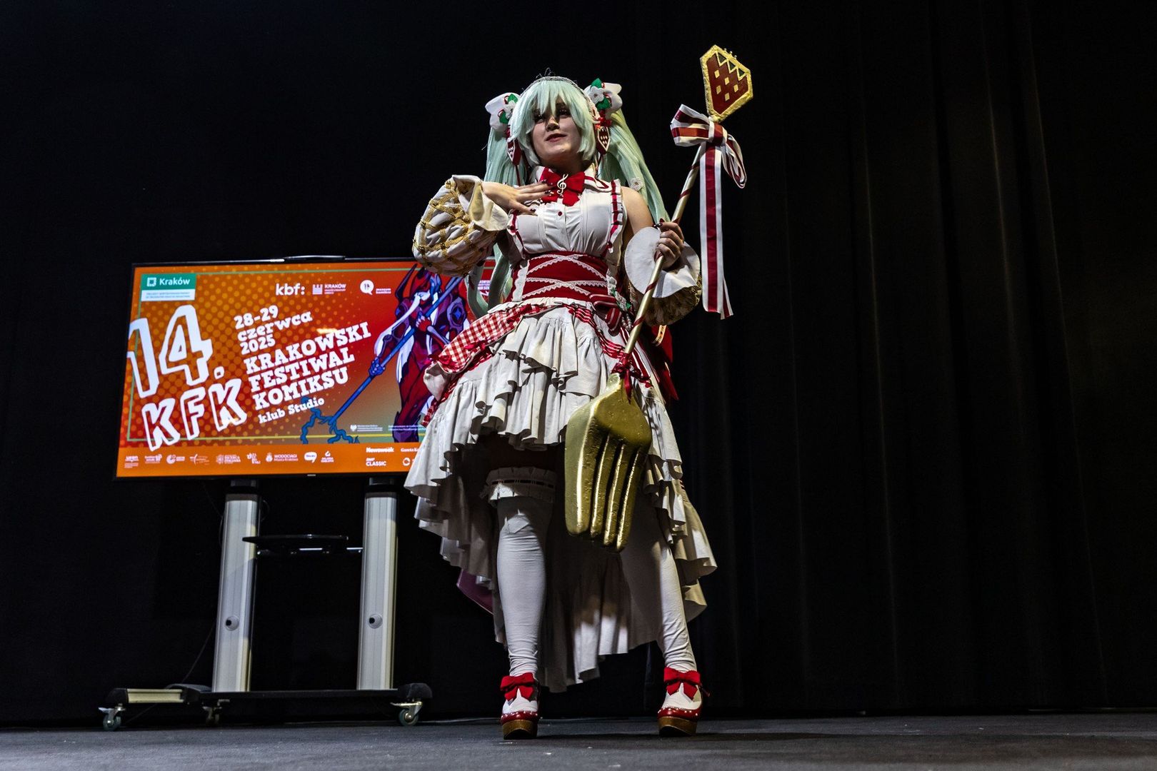 Pokaz cosplay podczas Krakowskiego Festiwalu Komiksu w klubie Studio 