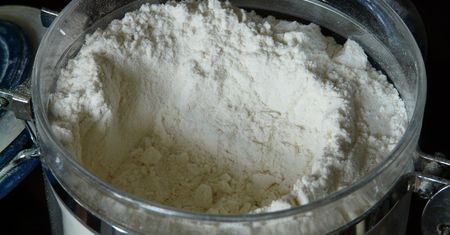 Źle przechowujesz mąkę. Przez to traci smak i przyciąga szkodniki