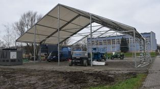Tarnobrzeg: Trwa budowa lodowiska w nowej lokalizacji