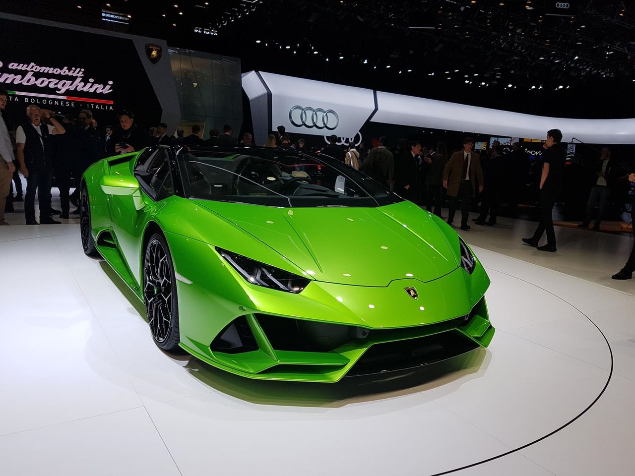Lamborghini wreszcie pokazało nowe wnętrze Huracána EVO i wersję Spyder