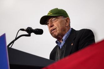 "Putin pogrywa sobie z USA". Prominentny Republikanin wzywa Trumpa