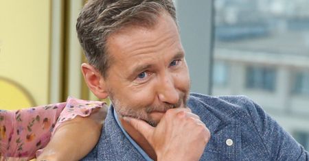 Piotr Kraśko wrócił na antenę TVN! Koledzy z pracy niepocieszeni. "W jego nieobecności dostrzegano szanse na AWANS dla siebie"