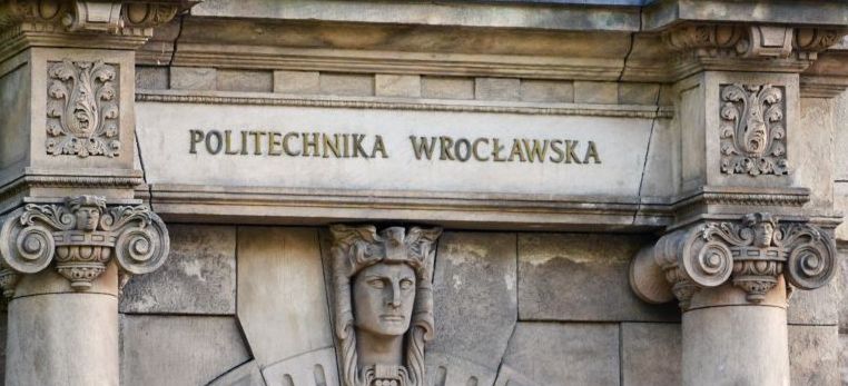 Wrocław. Politechnika Wrocławska przedstawiła plan funkcjonowania uczelni w semestrze zimowym. Zajęcia w formule hybrydowej