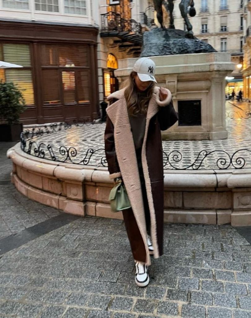 Anna Lewandowska pozdrawia z Paryża z torebką Dolce & Gabbana