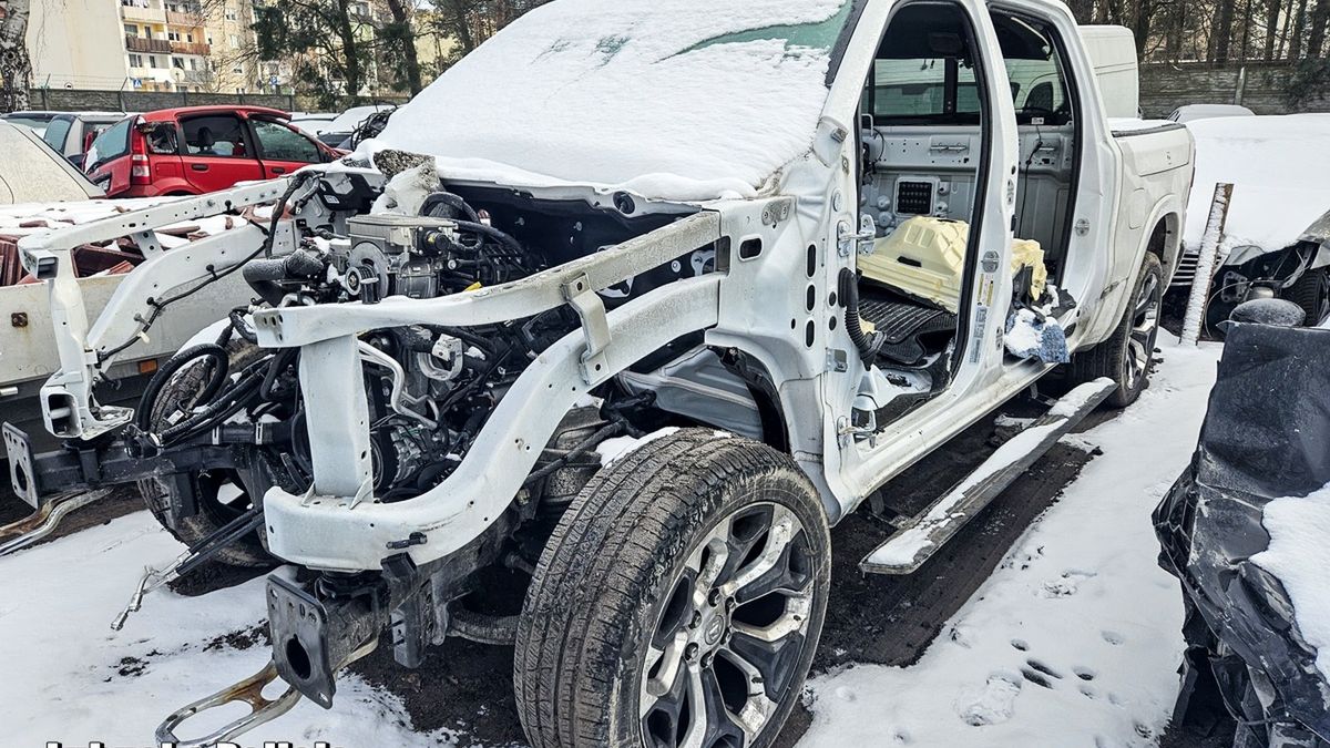 Kradzione samochody przechowywali niemal na widoku