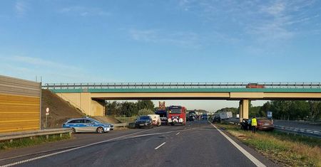 Tragedia na A2. Zginęła jedna osoba, kilka innych zostało rannych