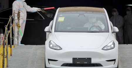 Tesla wycofuje ponad milion pojazdów. Mają wadę systemu hamulcowego