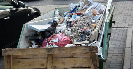 Kontrolowali kontenery na odpady. Posypały się mandaty