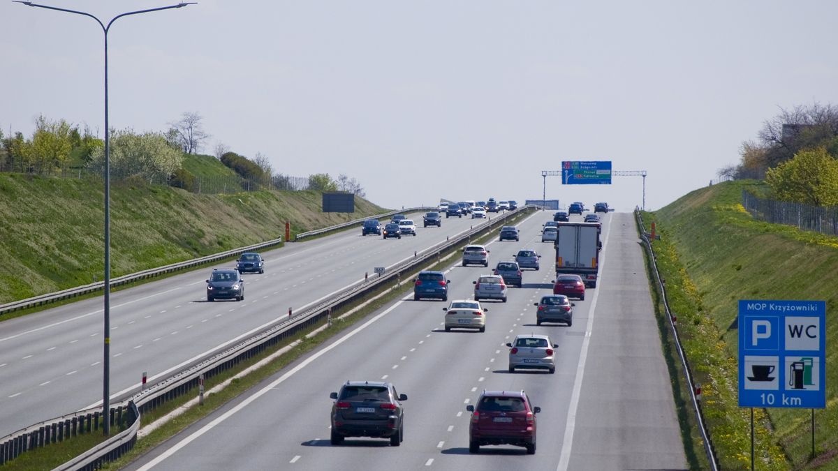 Poznan, Poland - May 1th 2022 - Polish A2 three-lane motorway with cars and trucks.
Poznan, Poland - May 1th 2022 - Polish A2 three-lane motorway with cars and trucks.
Magdalena Wygralak
lorry, freeway, logistics, metropolitan, rush, trailer, freight, supply, fuel, driver, carbon, cargo, delivery, vehicle, downtown, fast, auto, automobile, photo, commute, outside, transit, transport, route, a, emission, motorway, chain, lane, urban, 2