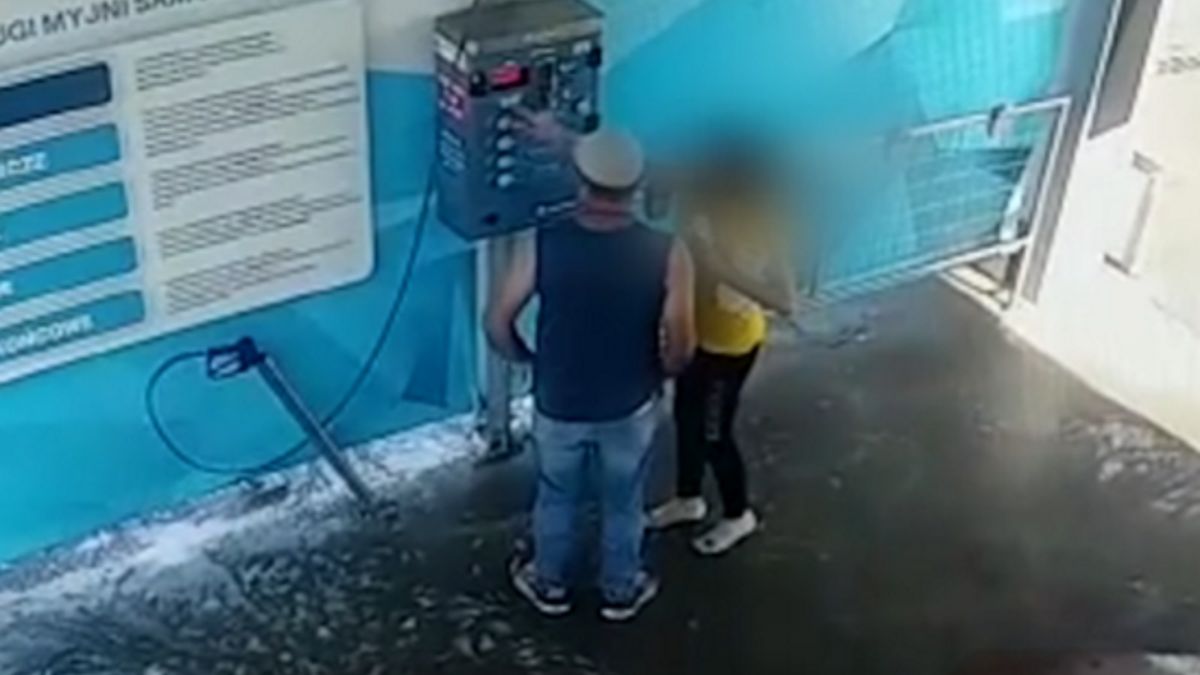 Mężczyzna odciągnął uwagę kobiety