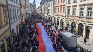 Stumetrowa biało-czerwona. Kraków już dziś świętuje w barwach narodowych - przemarszem i śpiewaniem