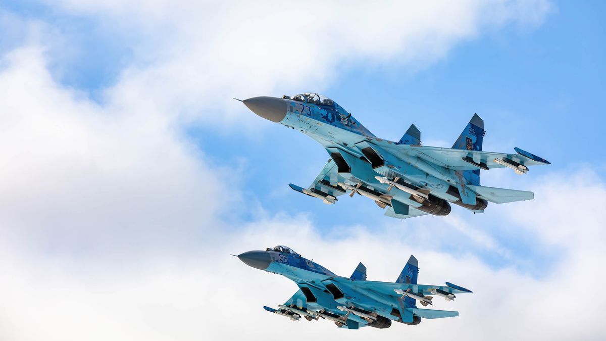 ZHYTOMYR REGION, UKRAINE - 2018/12/06: Two Su-27 fighters fly over a military base in the Zhytomyr region. (Photo by Mykhaylo Palinchak/SOPA Images/LightRocket via Getty Images)