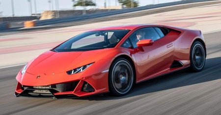 Kuba Wojewódzki chwali się pomarańczowym lamborghini. To 640-konny Huracán Evo