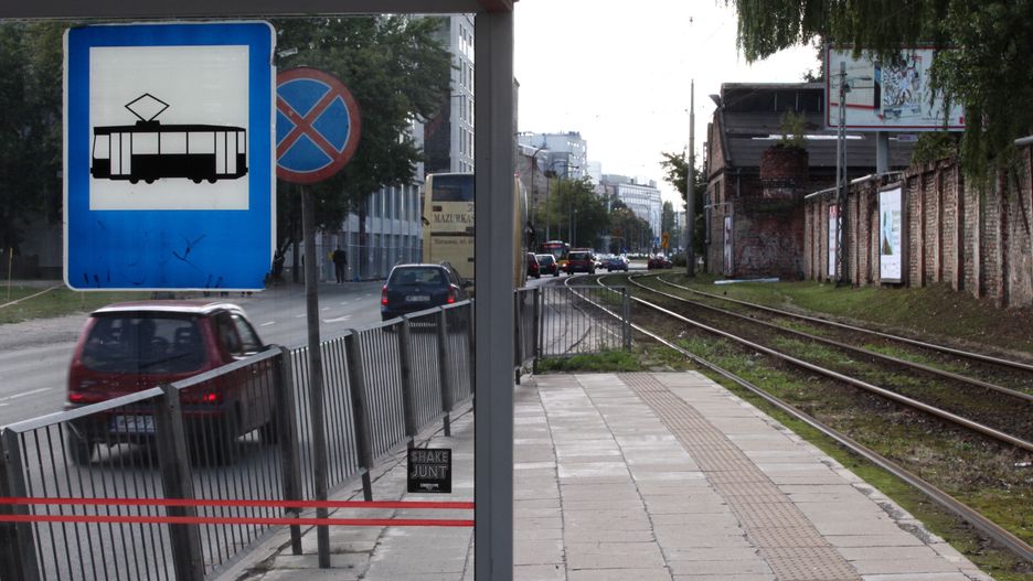 Warszawa. Na 15 przystankach zamontowane będą ekrany