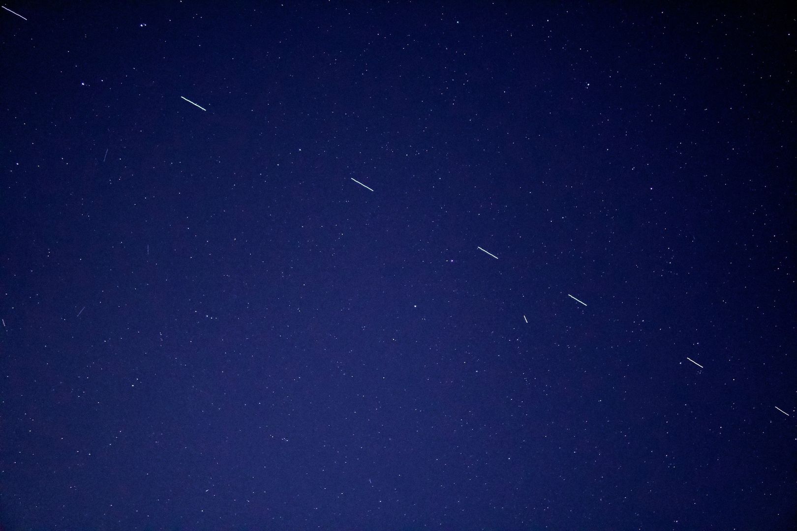 Tej nocy będzie się działo. Nie przegap Starlinków
