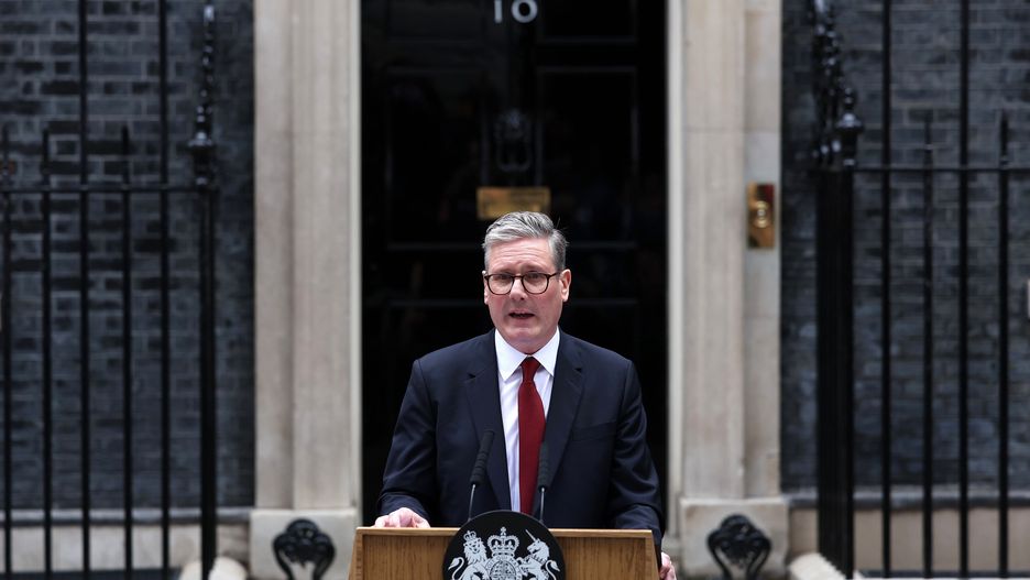 Britain's Labour leader Keir Starmer delivers his first speech as prime minister
epaselect epa11458907 Britain's new Prime Minister Keir Starmer delivers his first speech outside 10 Downing Street in London, Britain, 05 July 2024. Labour party leader Keir Starmer became the country's new prime minister on 05 July, after his party won a landslide victory in the general election.  EPA/ANDY RAIN 
Dostawca: PAP/EPA.
ANDY RAIN
epaselect