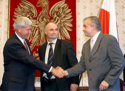 Cimoszewicz: celem Polski - dostęp do irackich pól naftowych