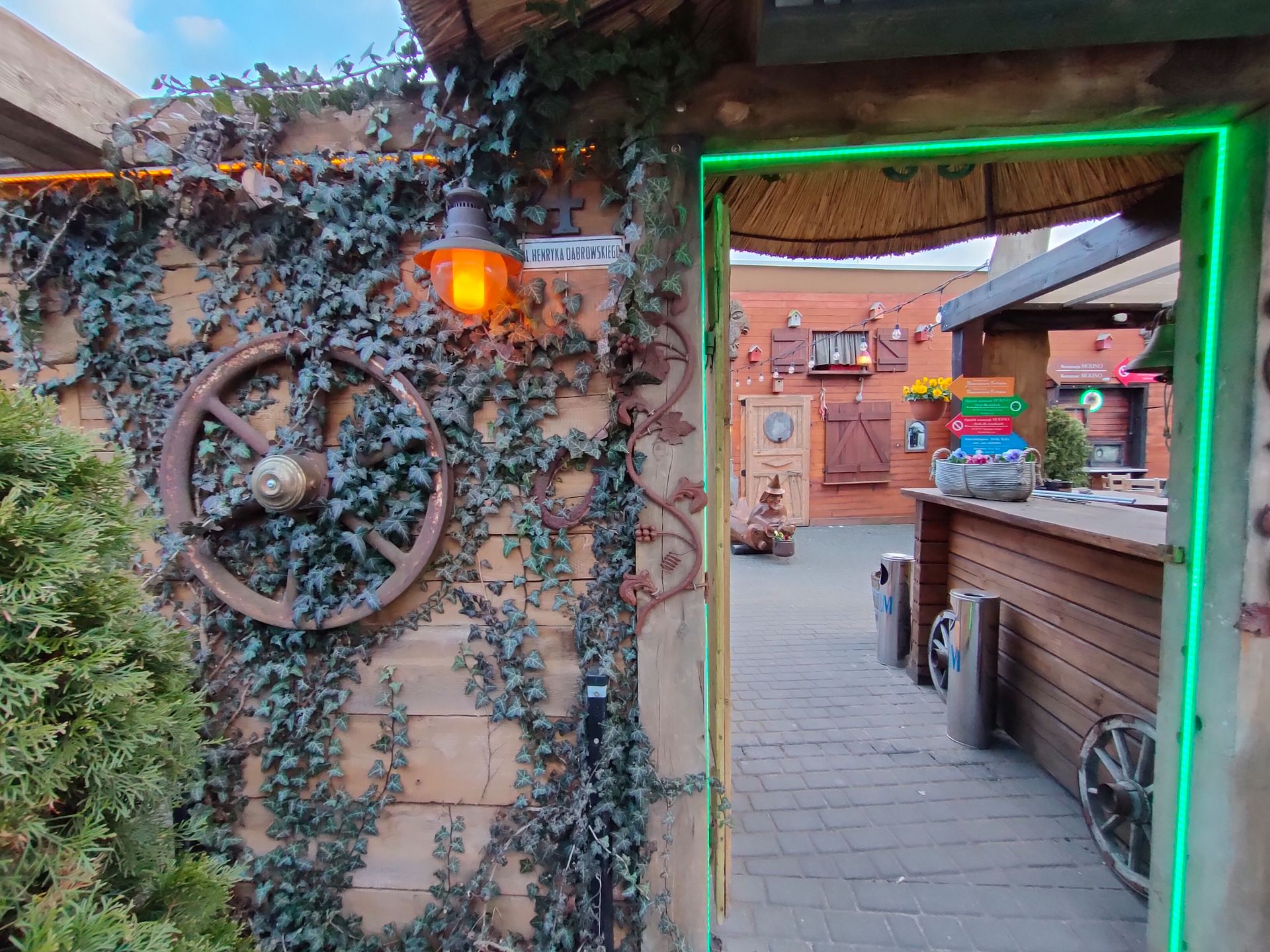 Test najtańszego smartfonu z aparatem 108 Mpix. realme 8 Pro spełnia swoje obietnice 49